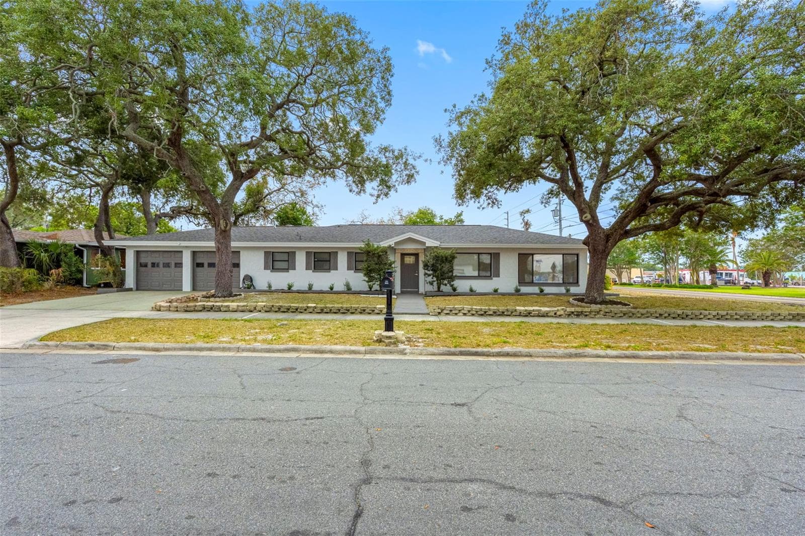 1005 Apache Trl photo 3