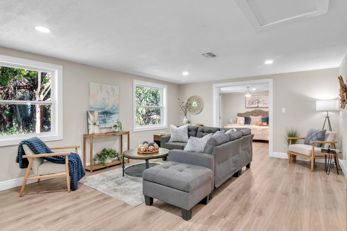 11416 Pine Forest Dr photo 3