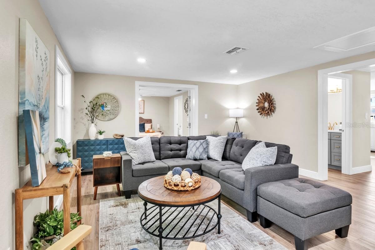 11416 Pine Forest Dr photo 4
