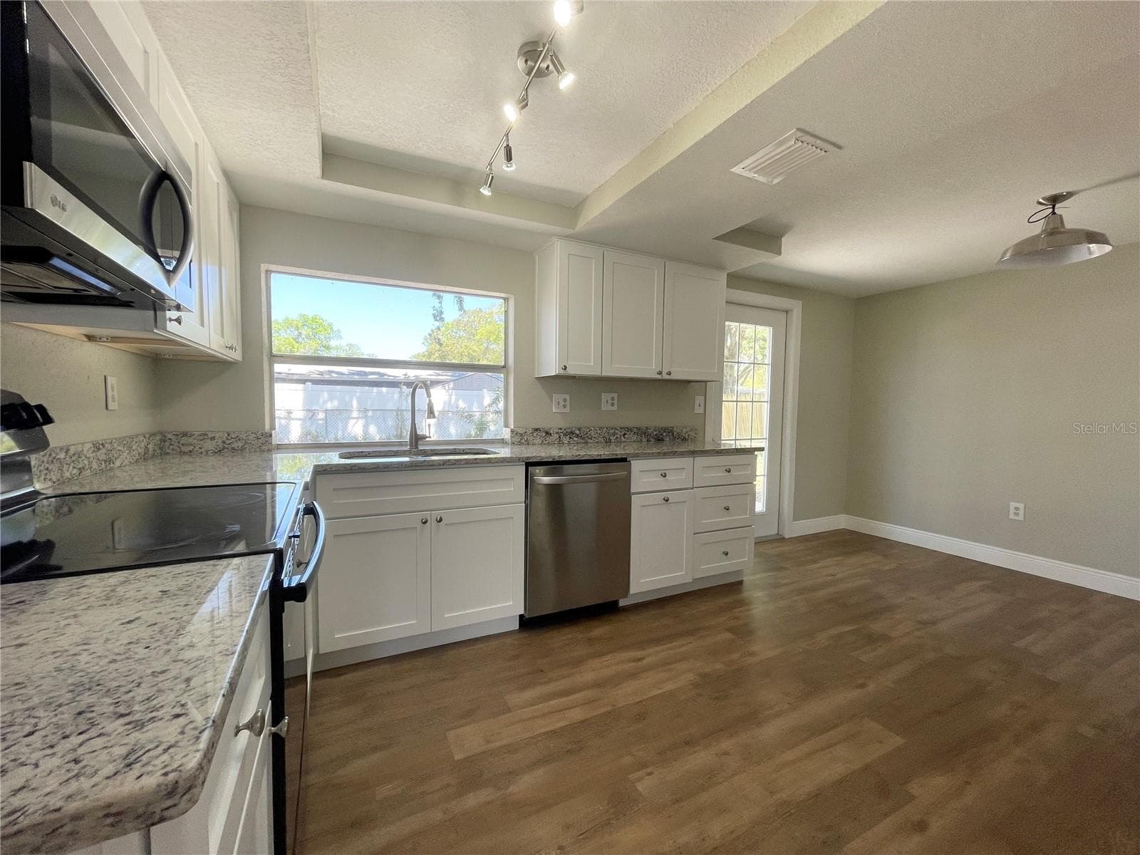 7553 Cumber Dr photo 5