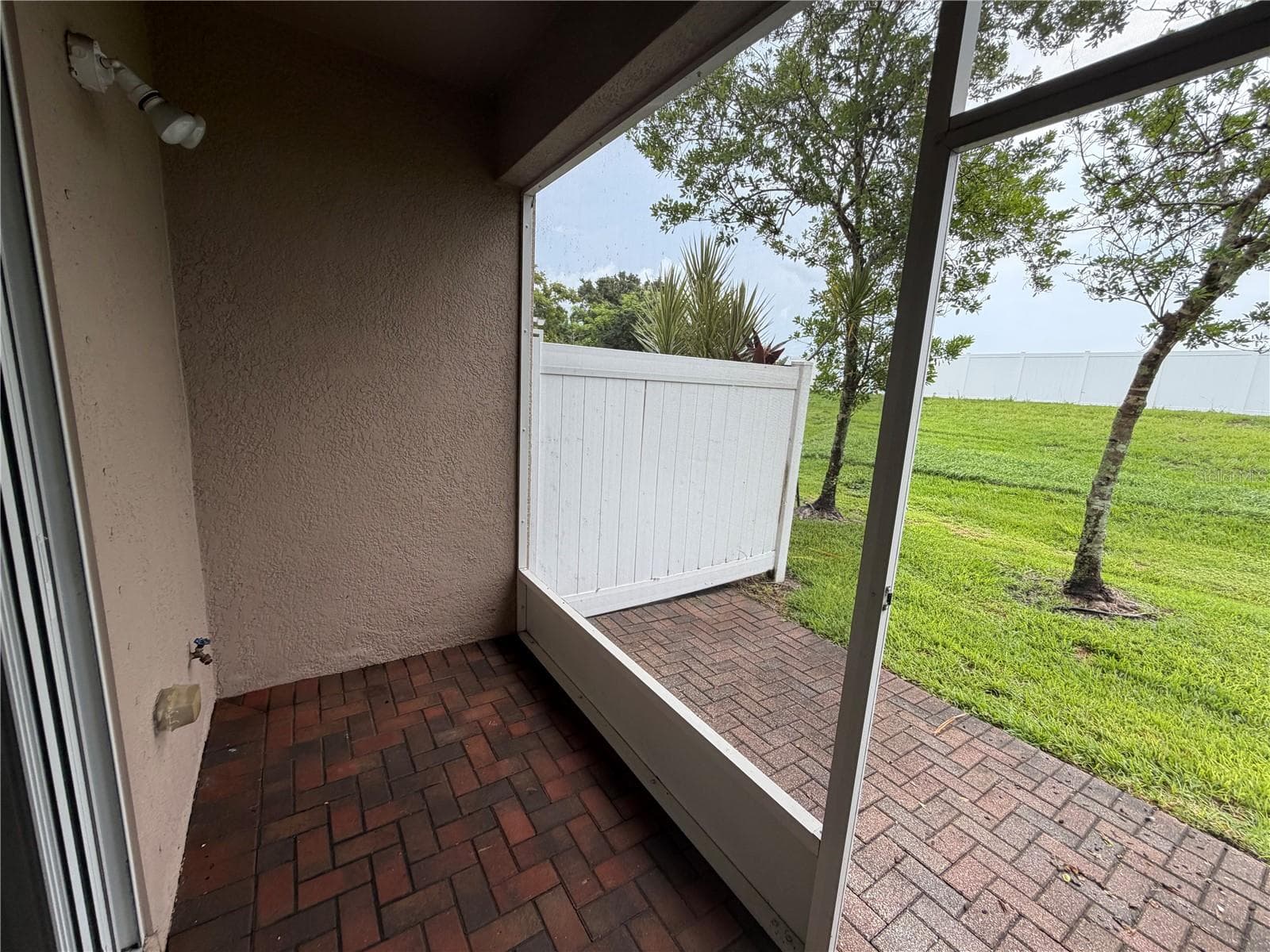 1146 Grantham Dr photo 5