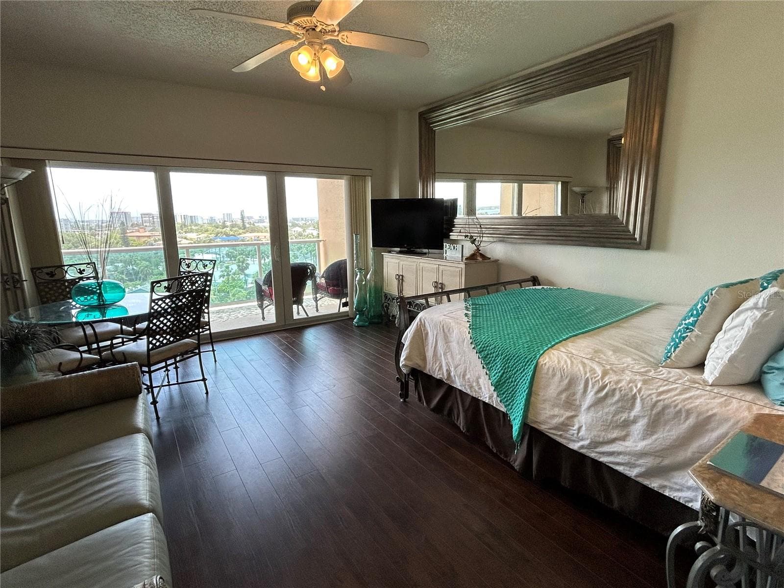 880 Mandalay Ave #604 photo 3