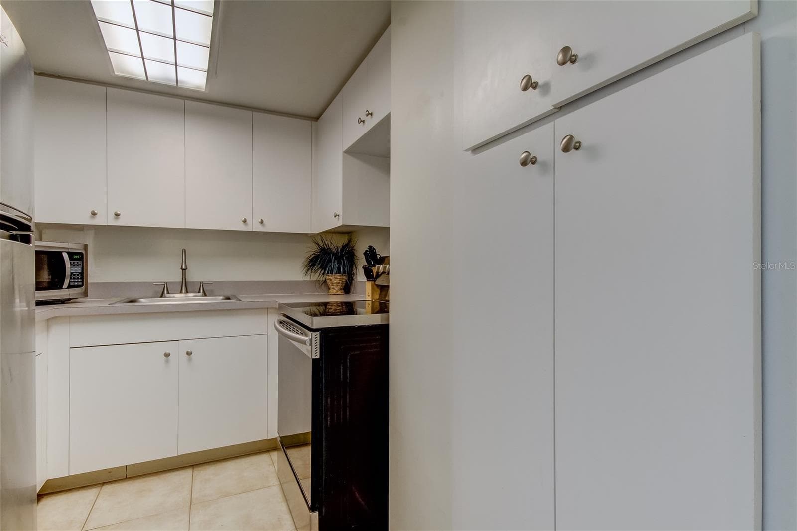 880 Mandalay Ave #604 photo 5