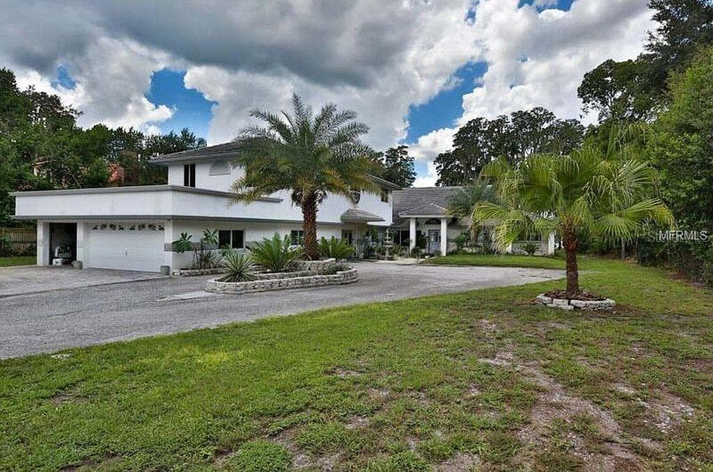 18618 Wayne Rd photo 3