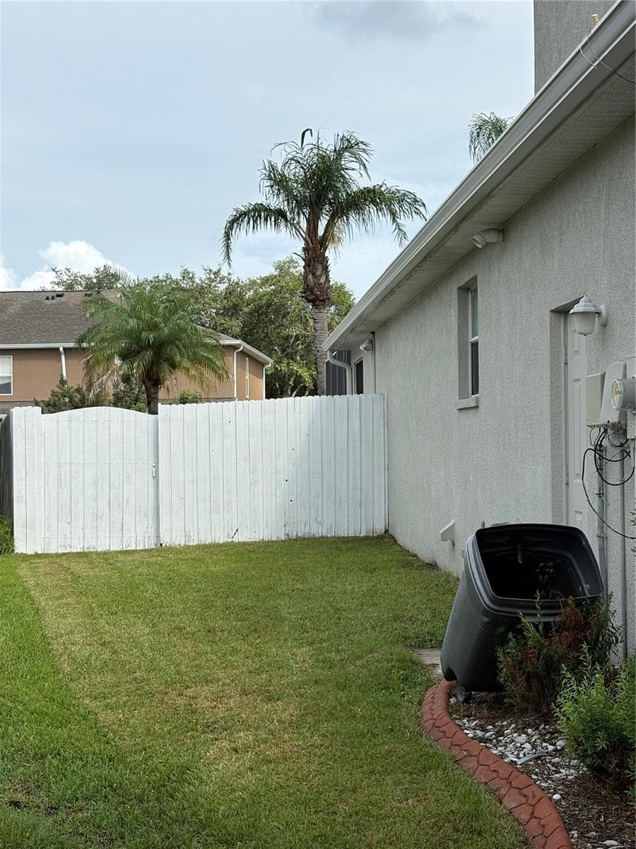 10761 Banfield Dr photo 3