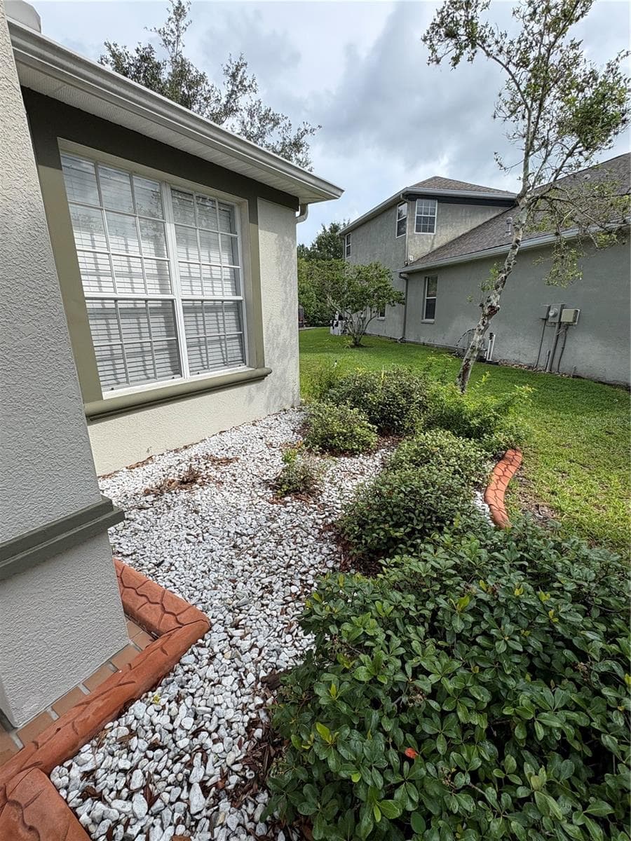 10761 Banfield Dr photo 4