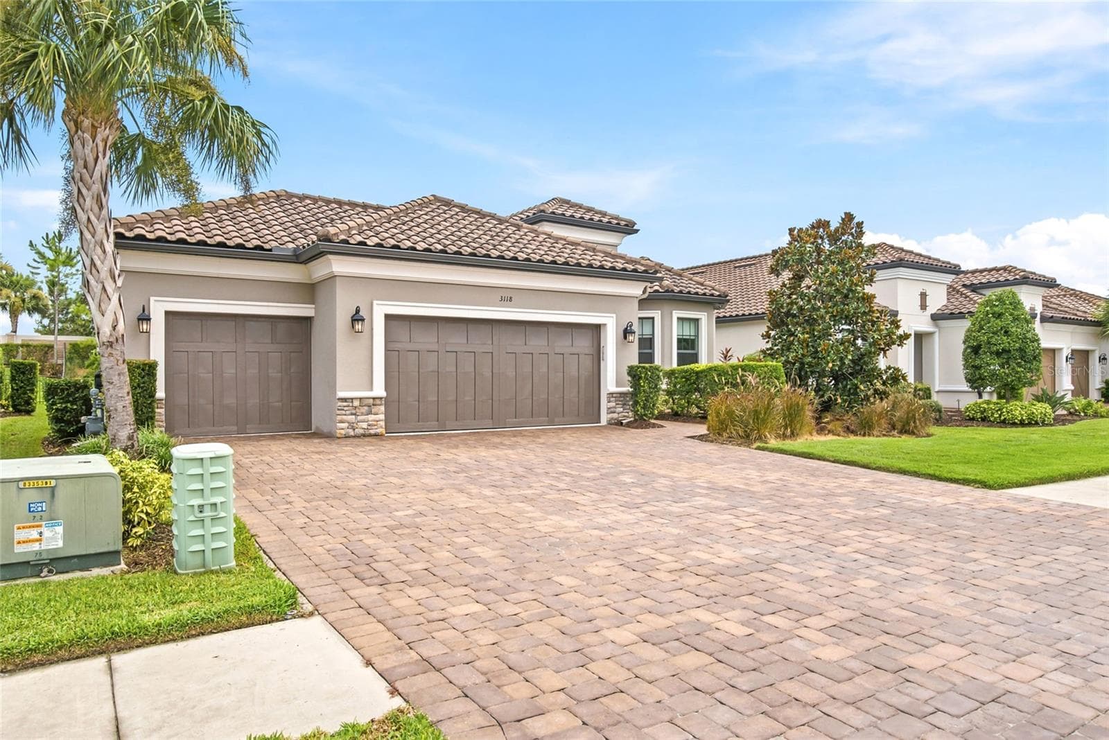 3118 Forsythia Dr photo 4