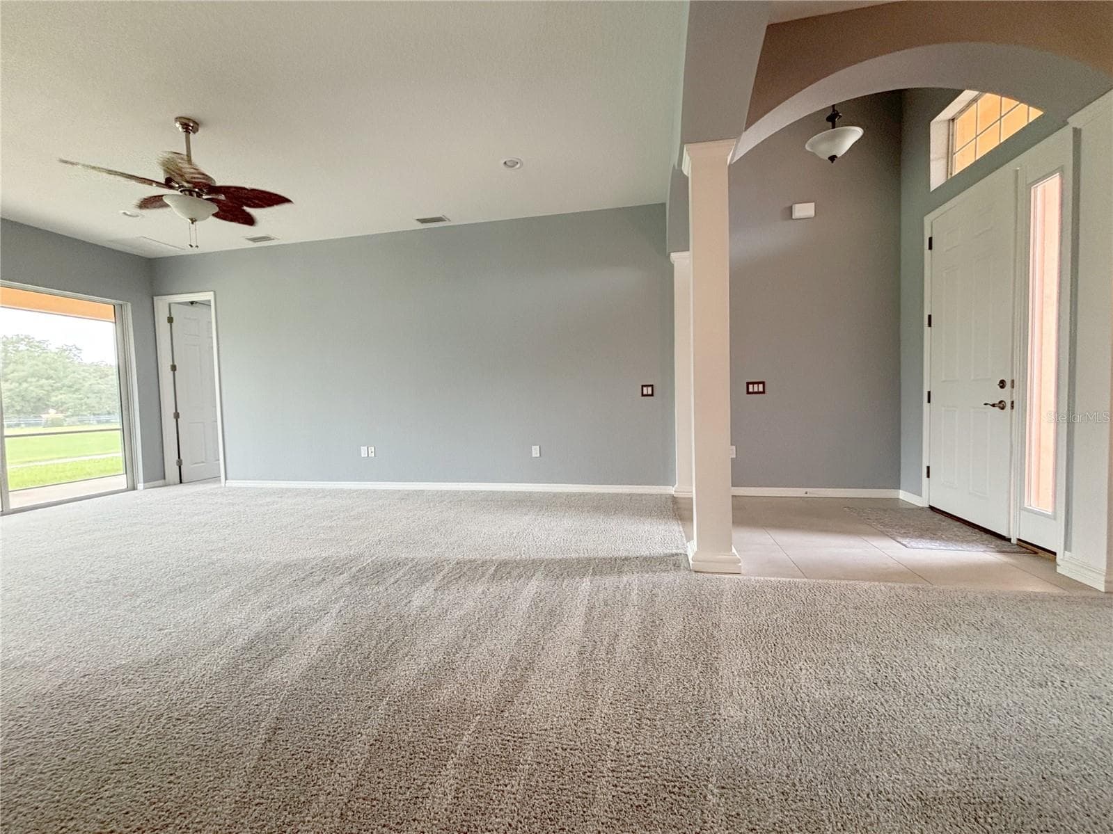 1124 Sawgrass Dr photo 4