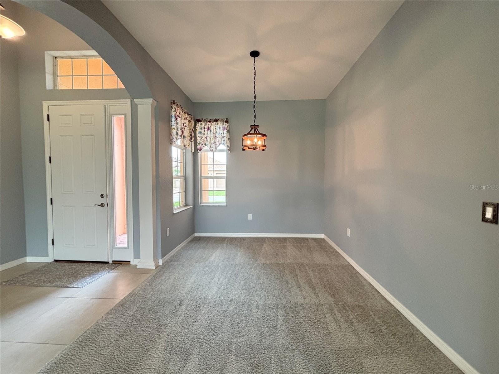 1124 Sawgrass Dr photo 5