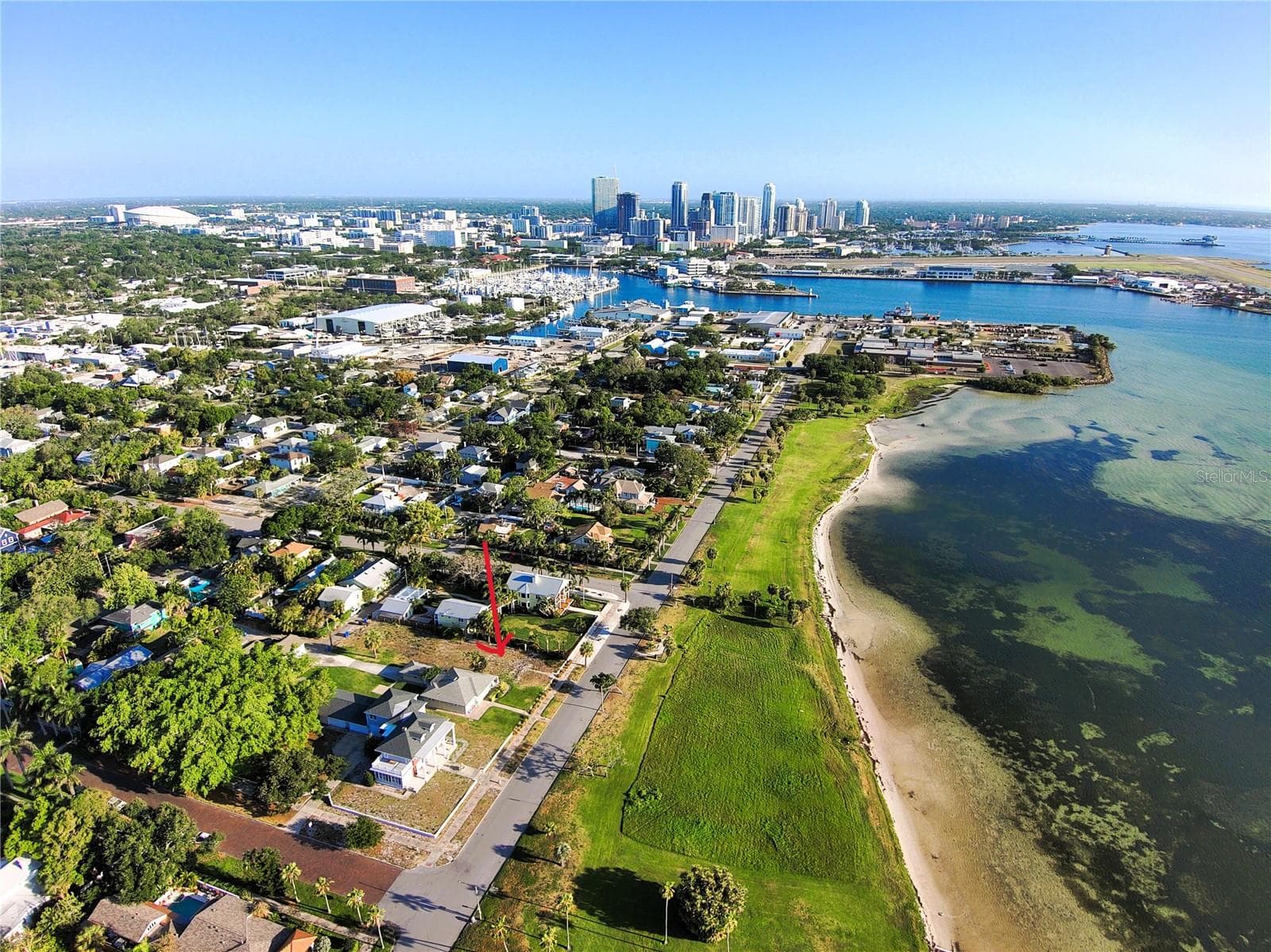1817 Beach Dr SE photo 3