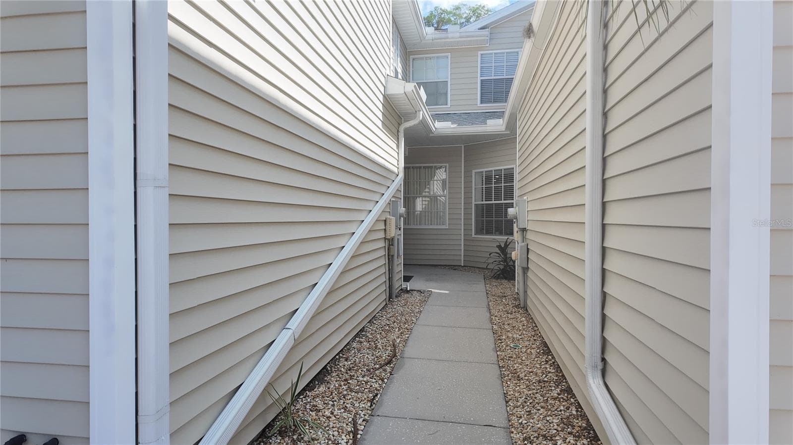 1651 Hammocks Ave photo 3