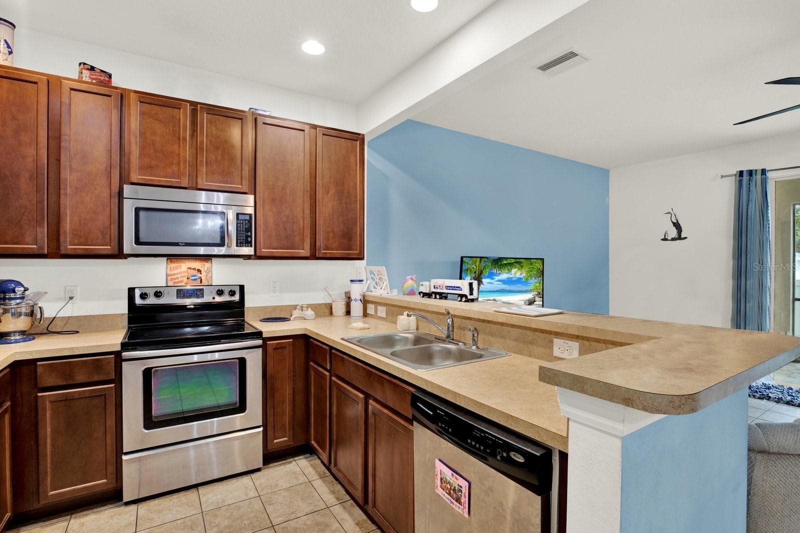6843 46th Ln N photo 3