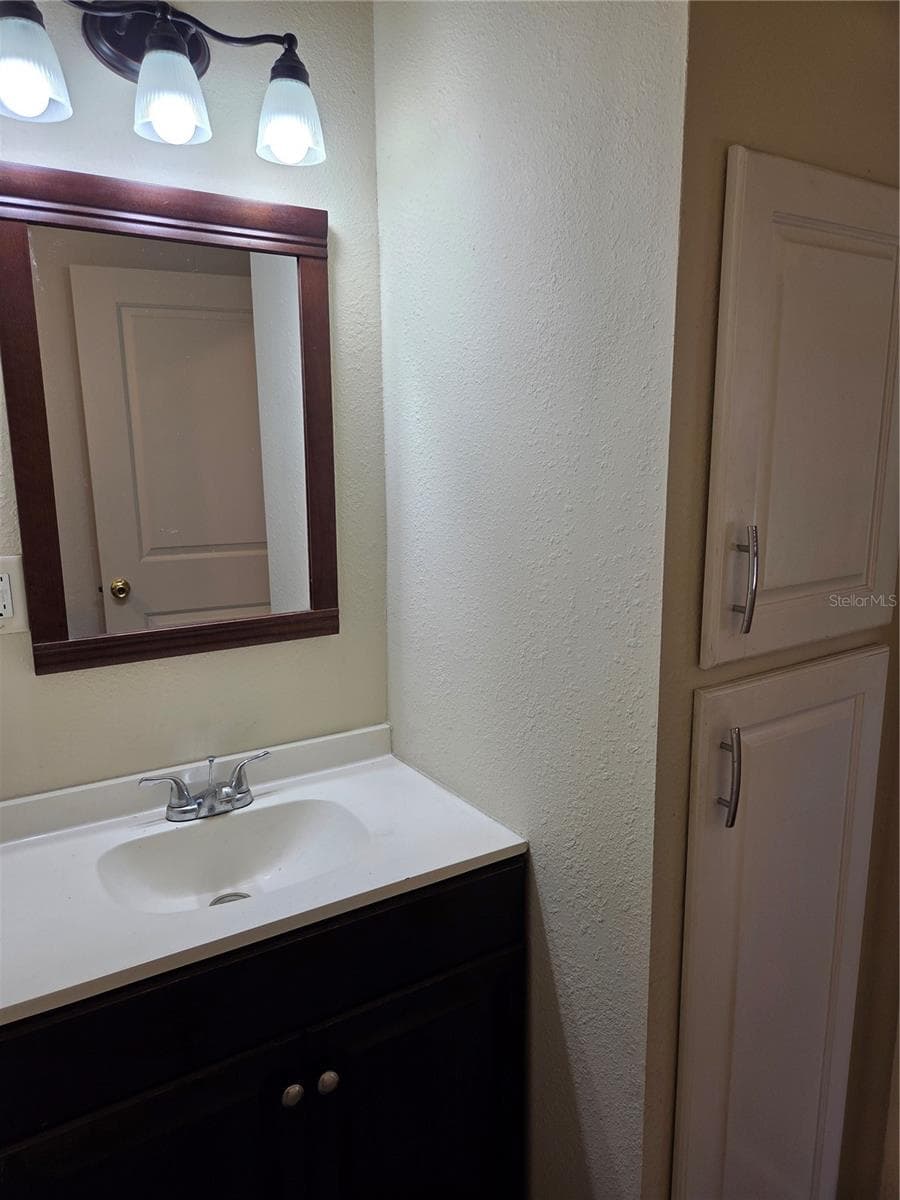 5809 J G Rogers Ln photo 3