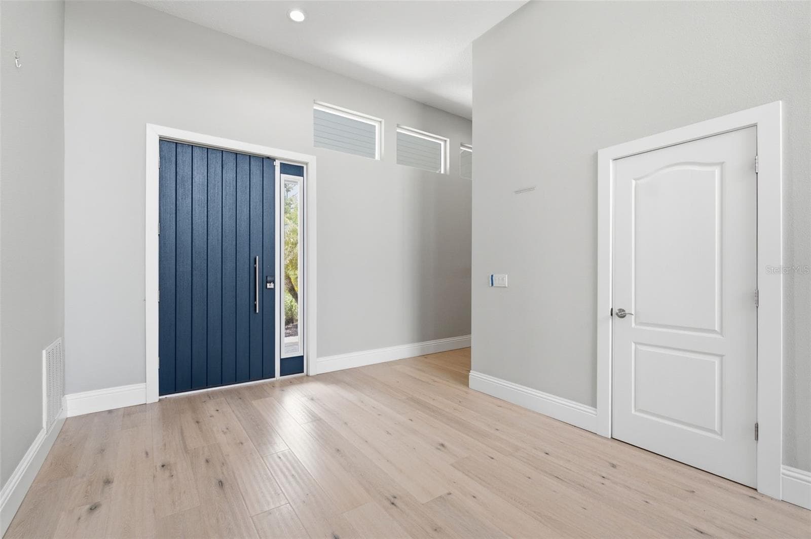 1511 N Lake Shore Dr photo 3