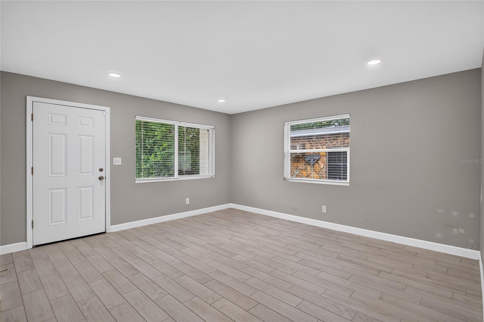 1610 N Lois Ave photo 5