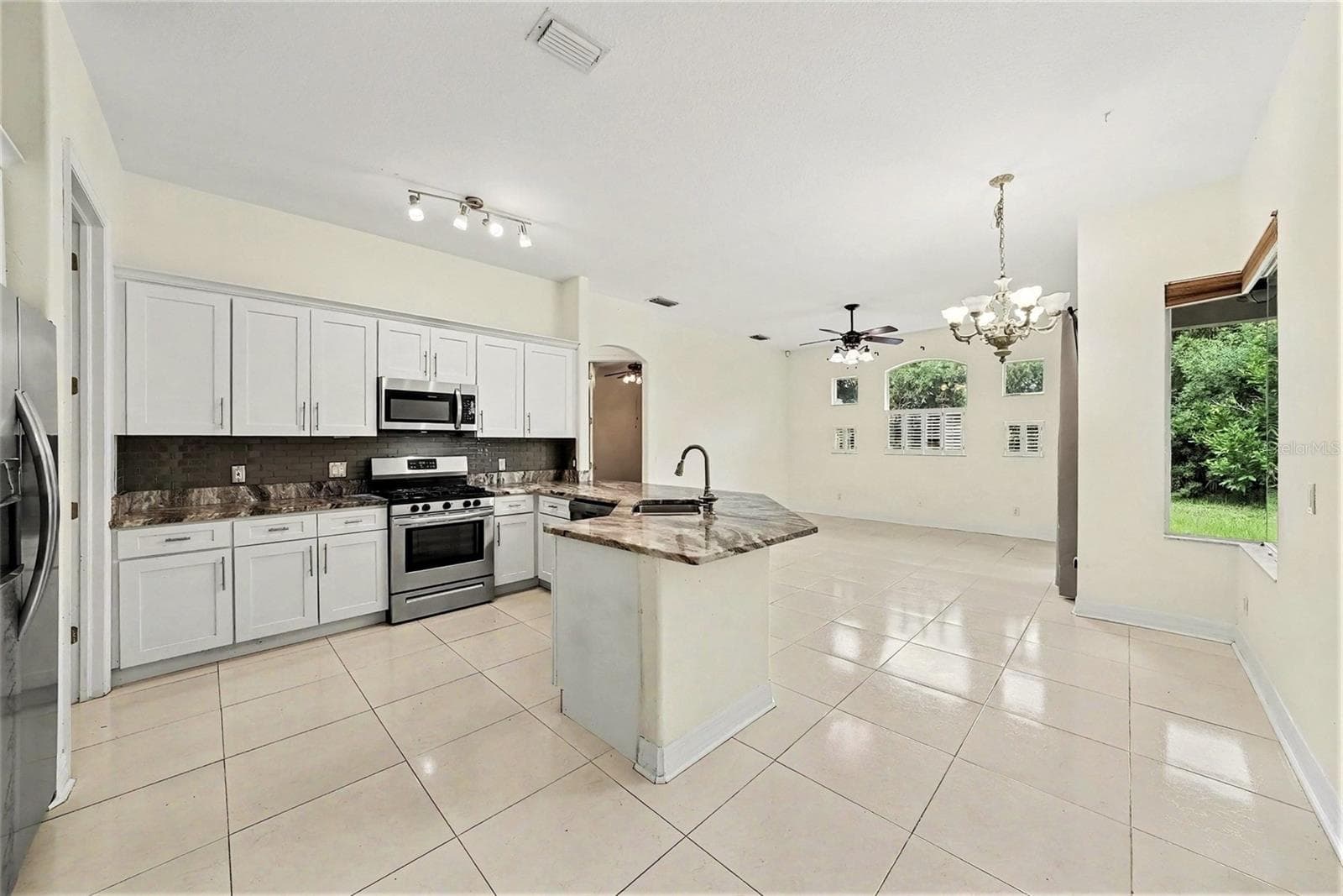 12516 Leatherleaf Dr photo 3
