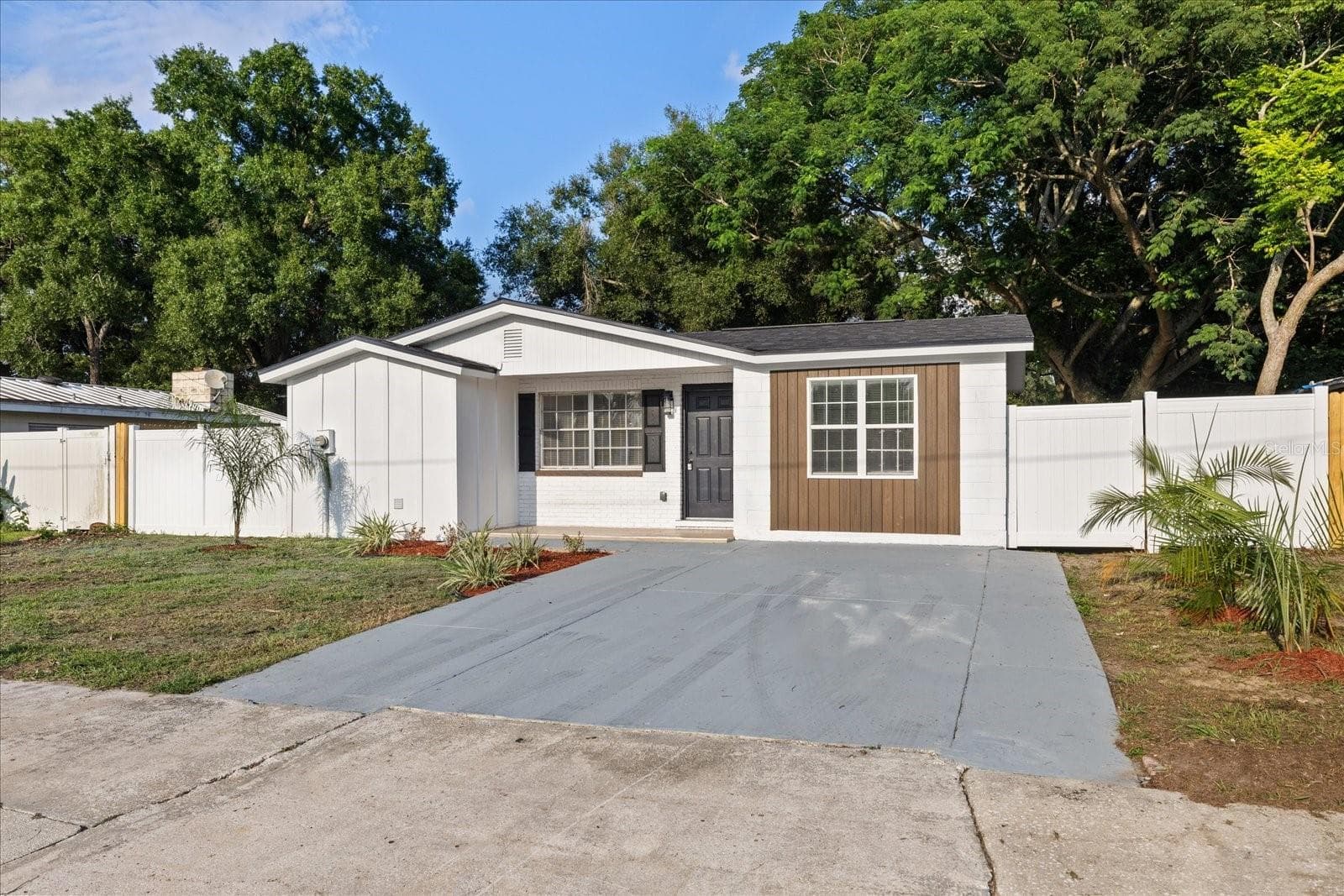 8711 N River Forest Cir photo 3