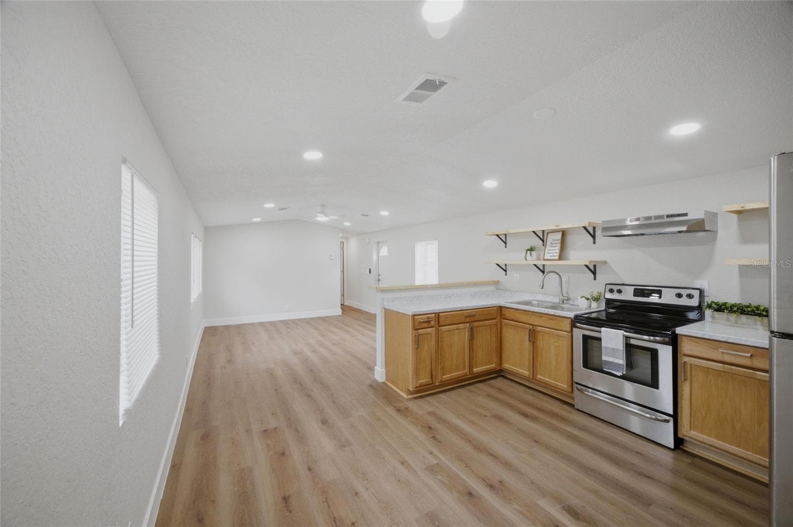 11602 Lewis Ave photo 5