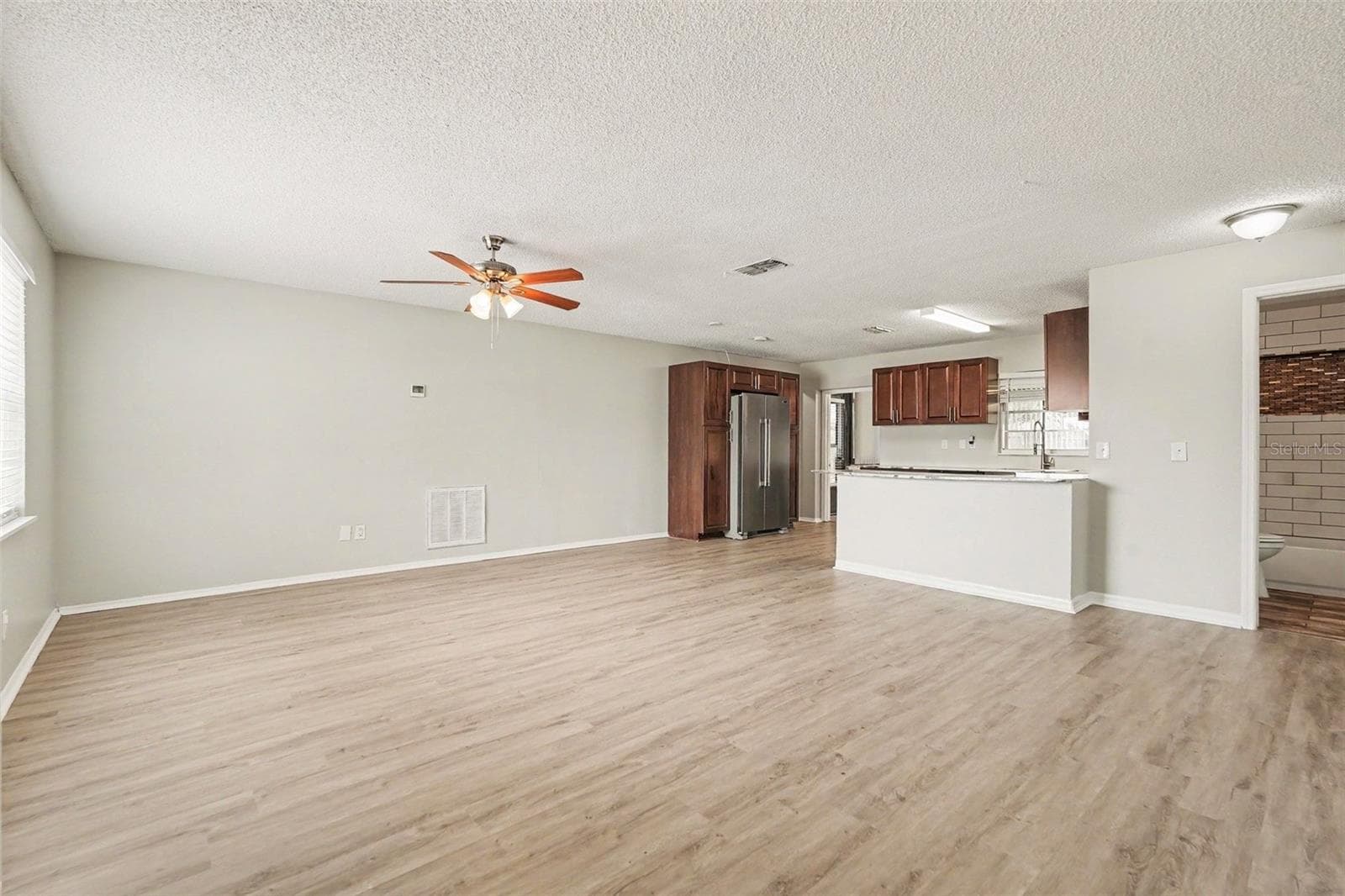 7021 Landover Blvd photo 3