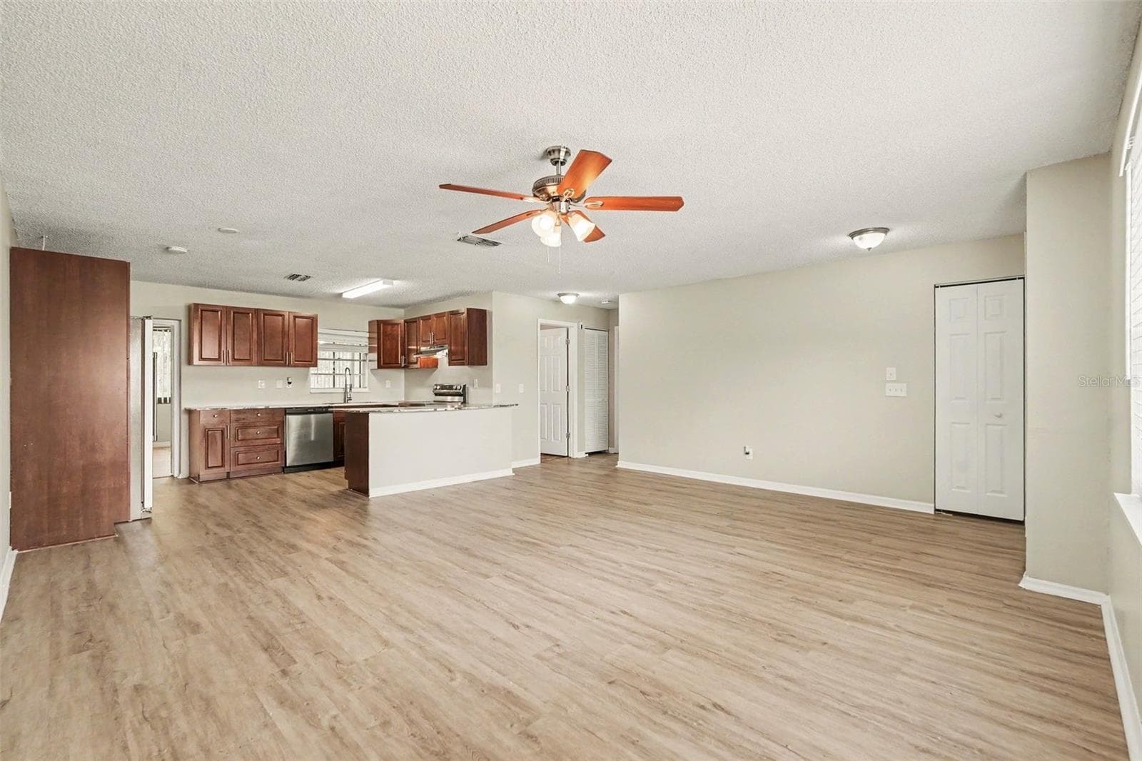 7021 Landover Blvd photo 4