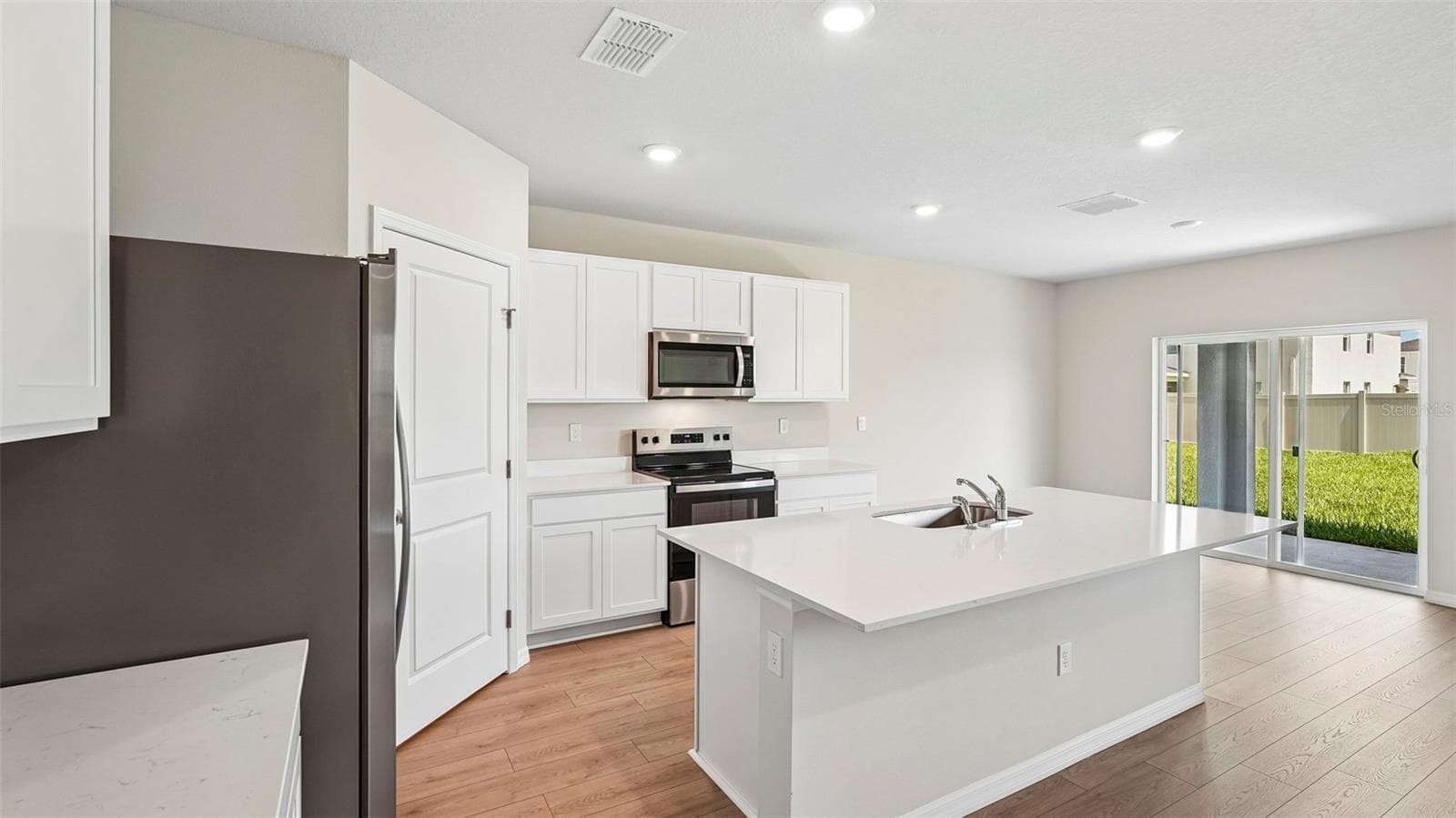 5423 Silver Moonlight Dr photo 3