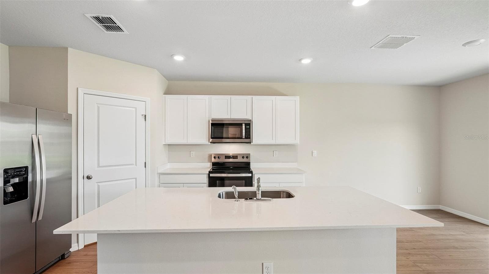 5423 Silver Moonlight Dr photo 4
