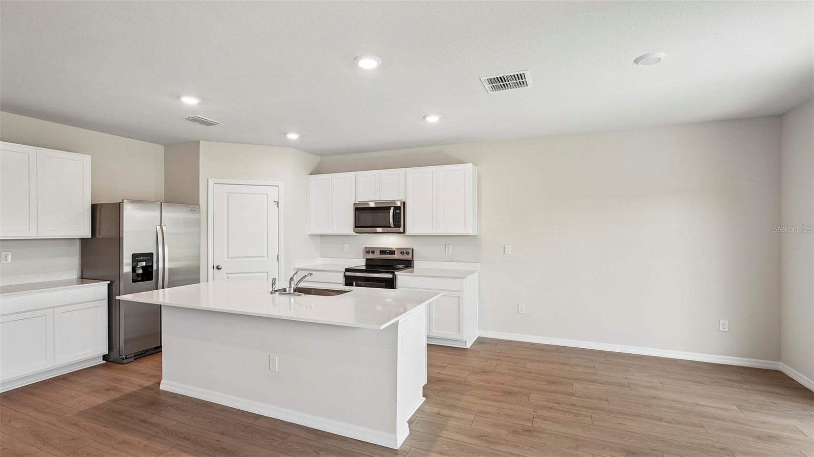 5423 Silver Moonlight Dr photo 5