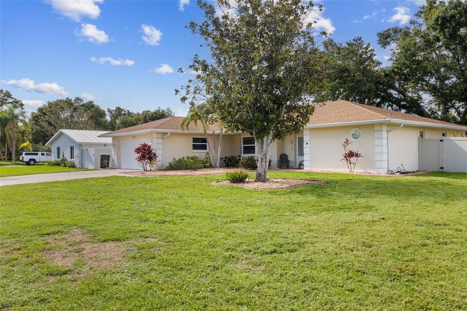 5776 Augusta Cir photo 3