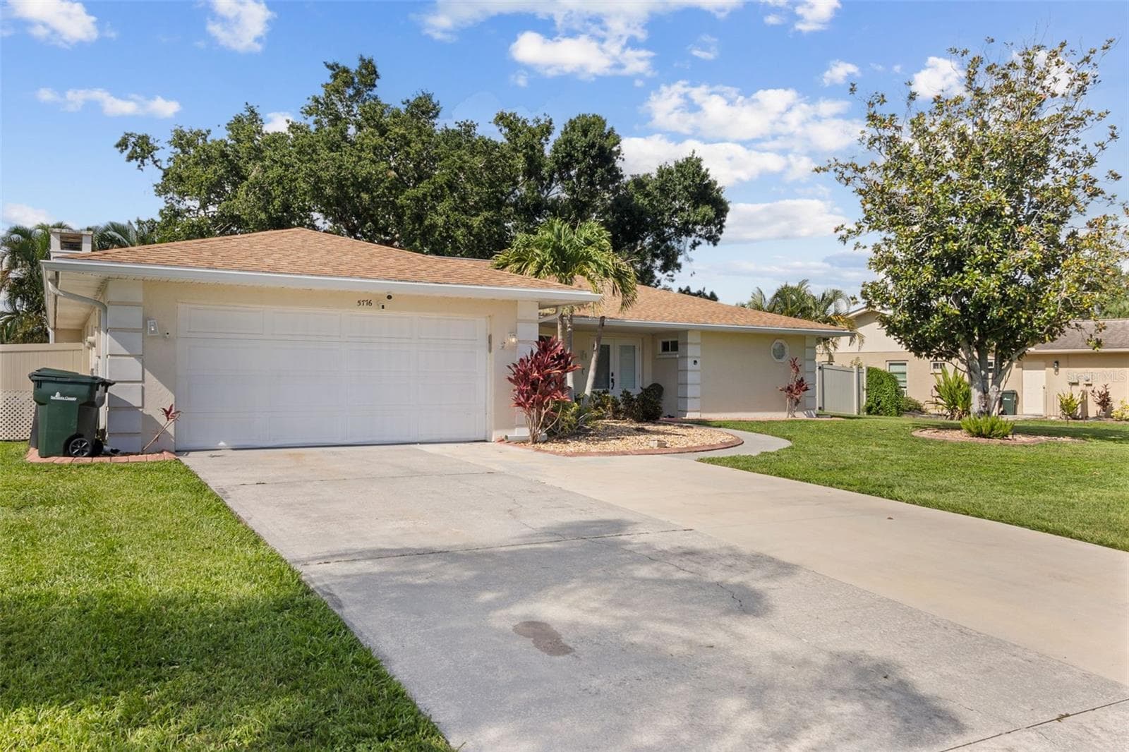 5776 Augusta Cir photo 4