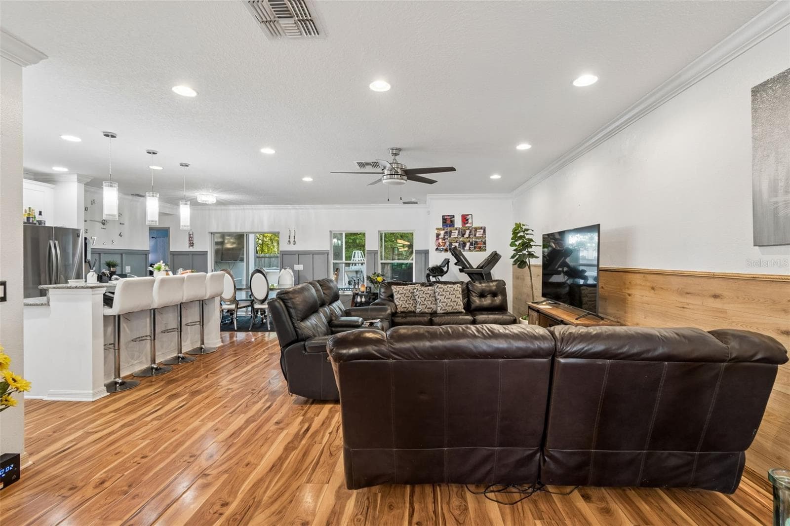13046 Linden Dr photo 4