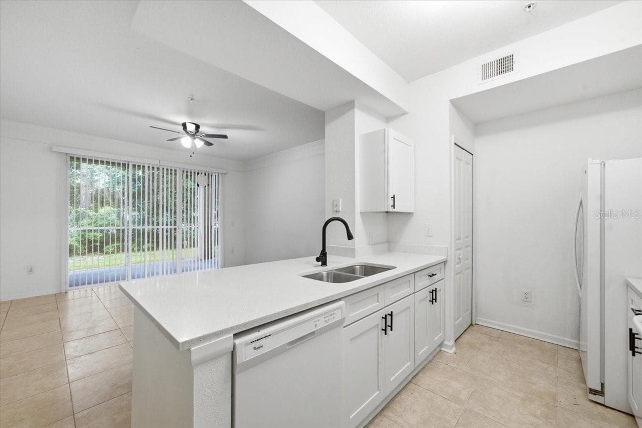 17104 Carrington Park Dr #516 photo 4