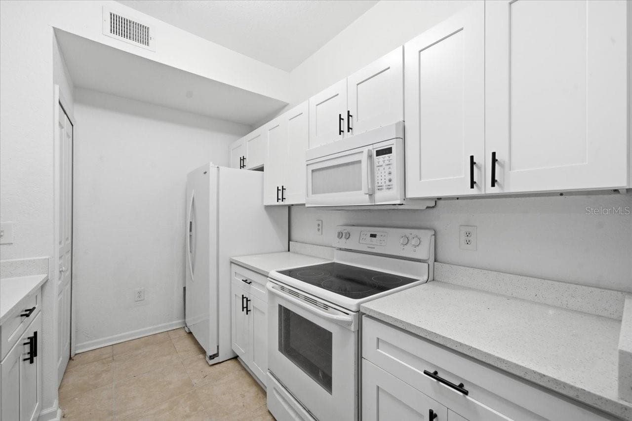 17104 Carrington Park Dr #516 photo 5