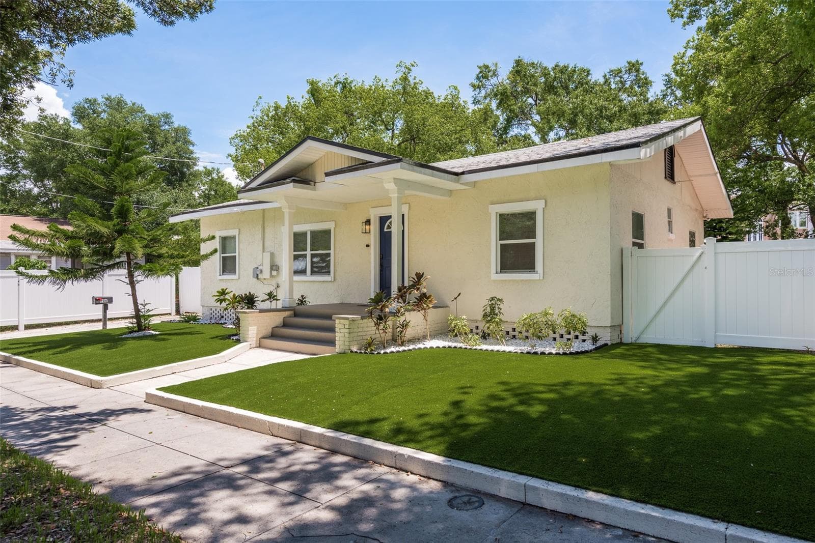 206 W Warren Ave