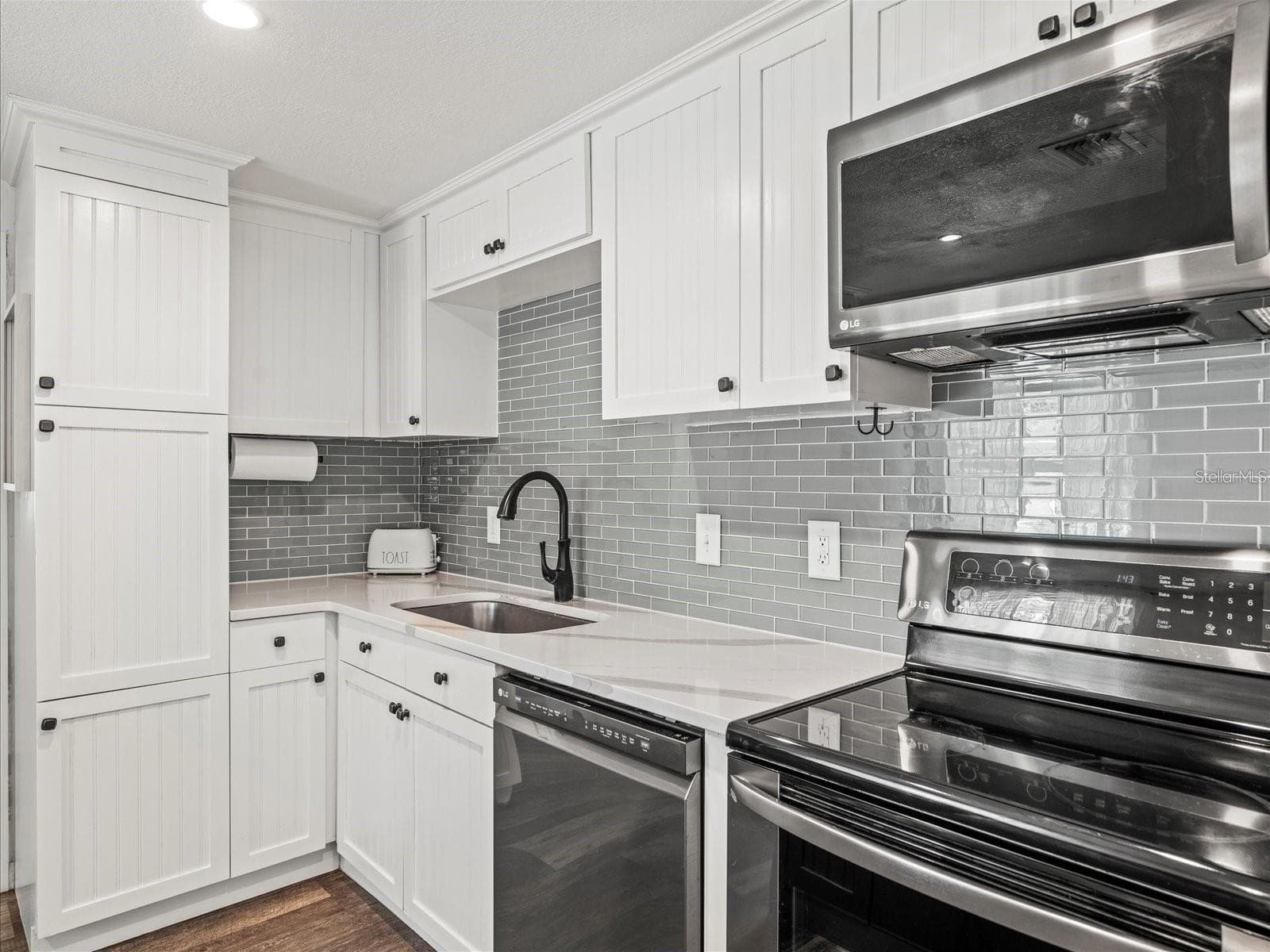3138 W Varn Ave photo 4