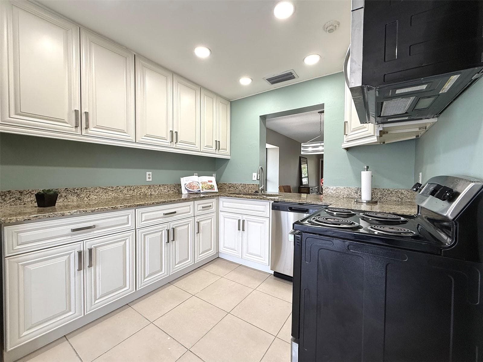 942 N Beneva Rd #V28 photo 4