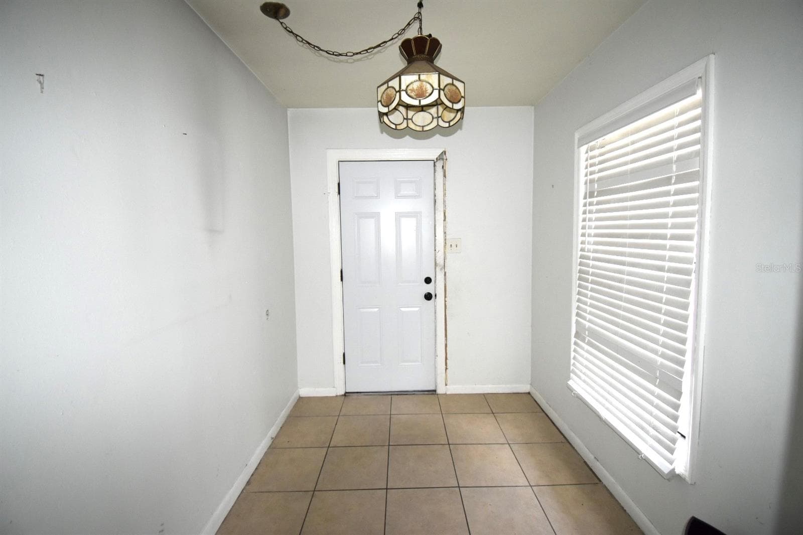 204 Shore Dr W photo 3
