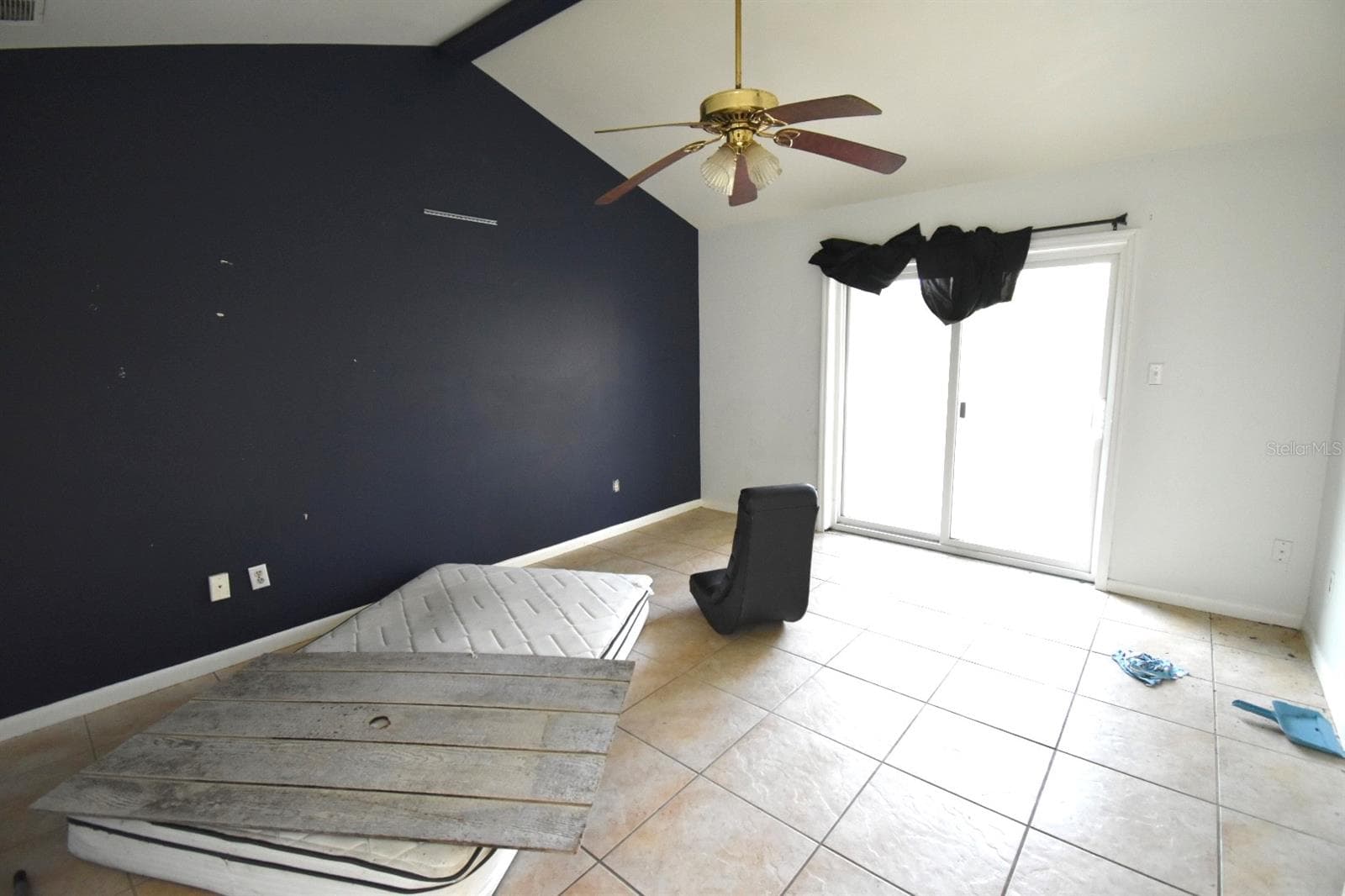 204 Shore Dr W photo 5