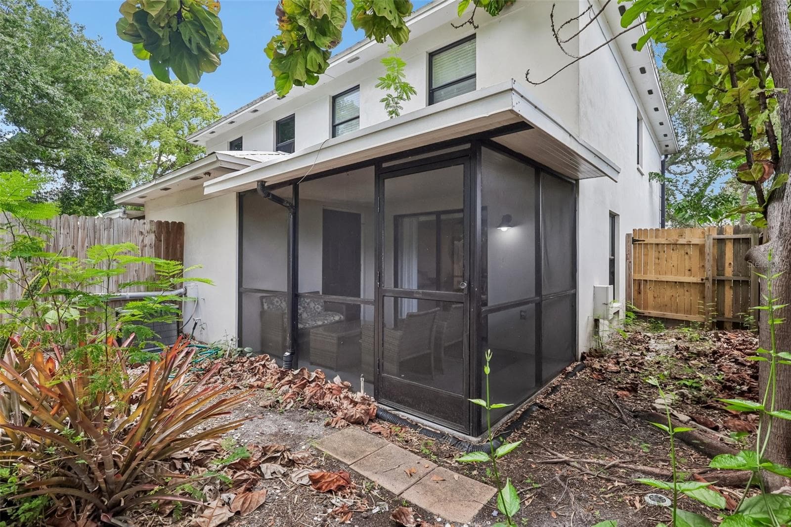 2417 W Stroud Ave