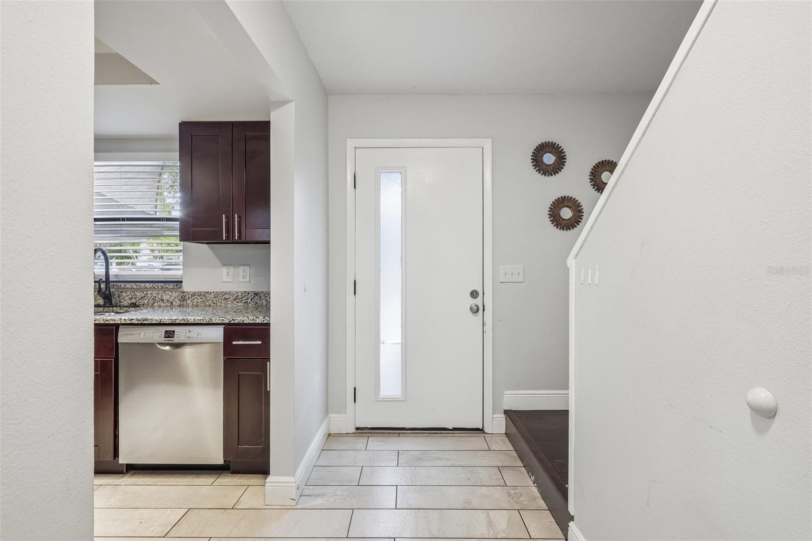 2417 W Stroud Ave photo 3