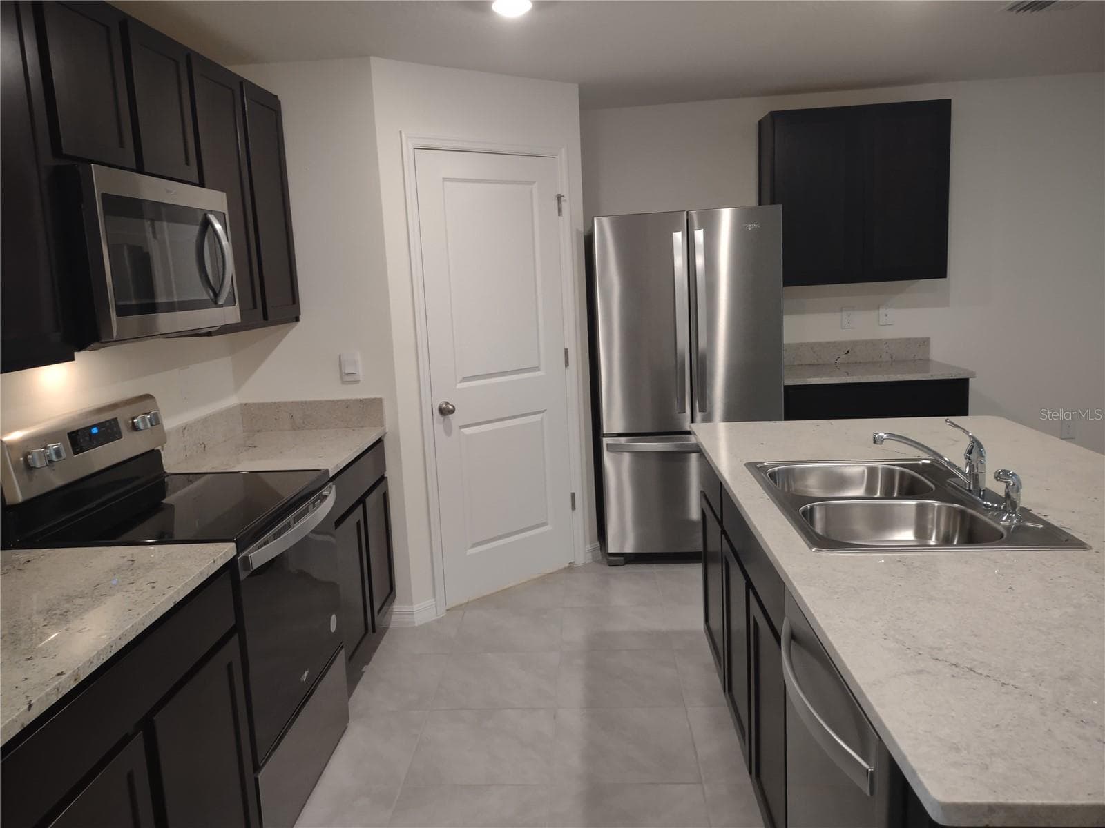 5215 Byronic CT photo 3