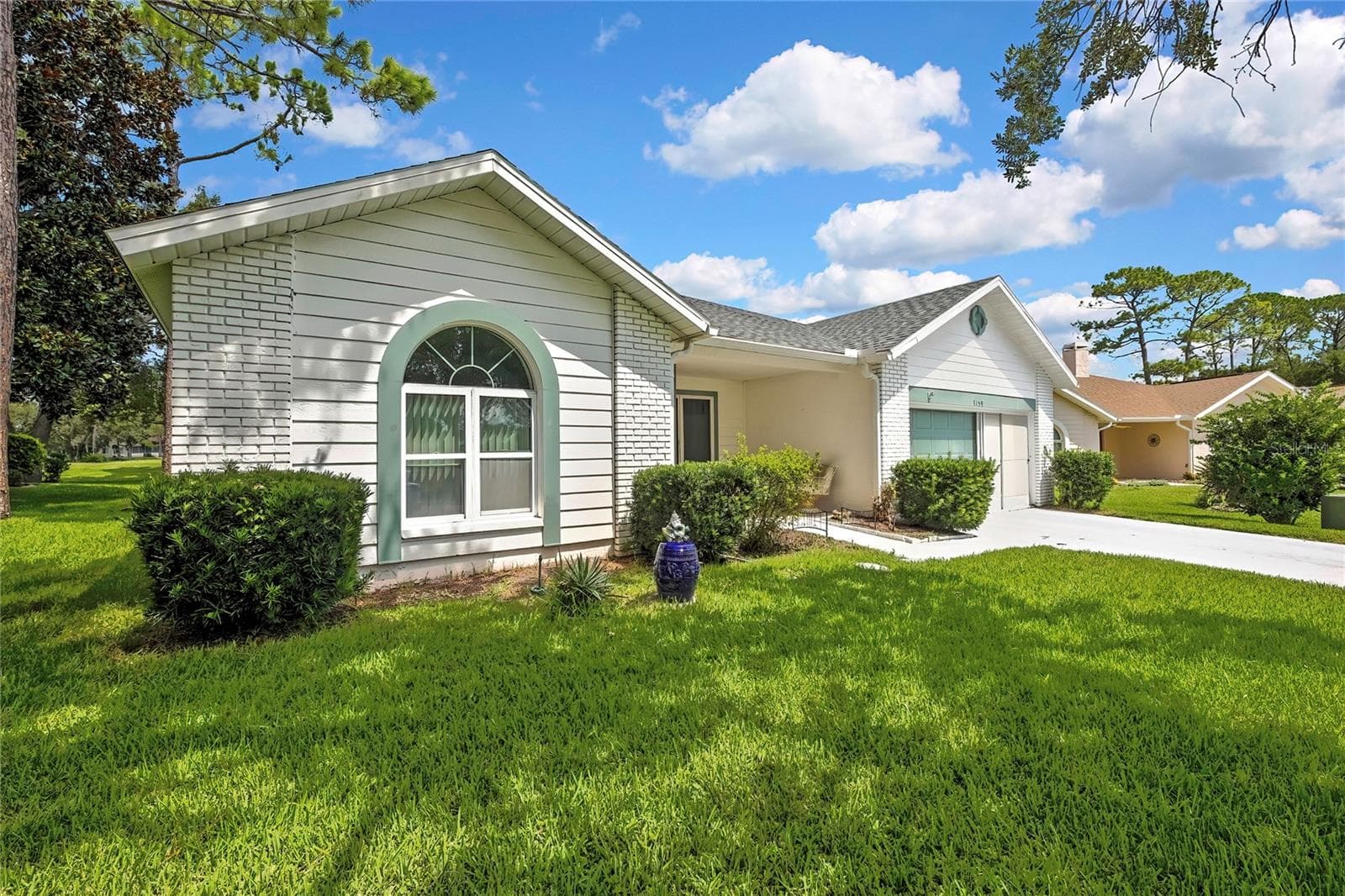 7159 Crown Oaks Dr photo 3