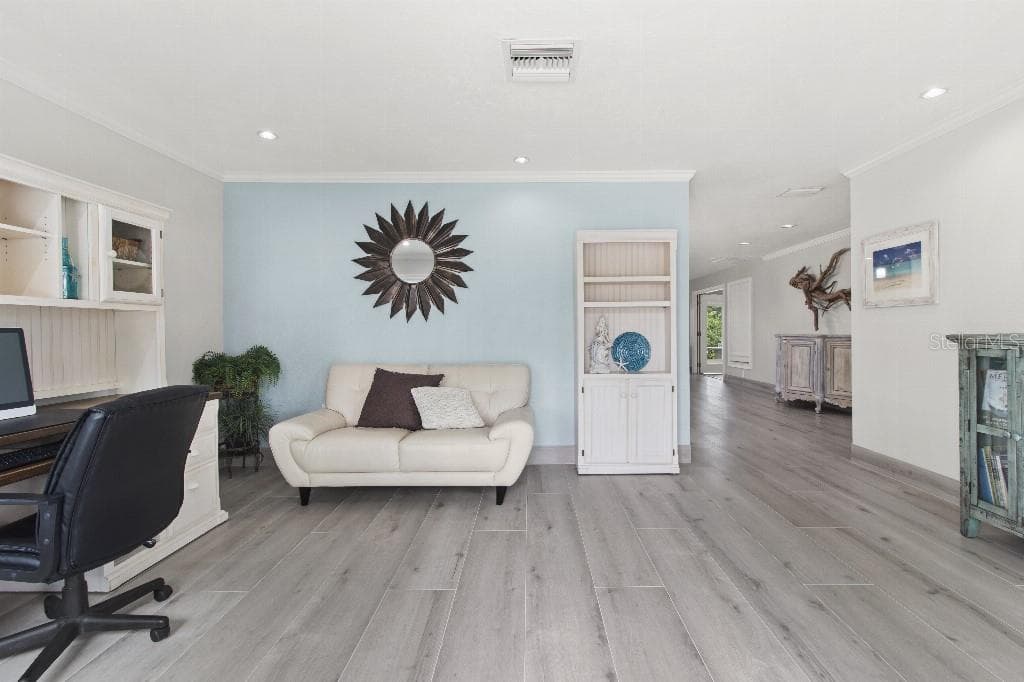 810 25th Ave W