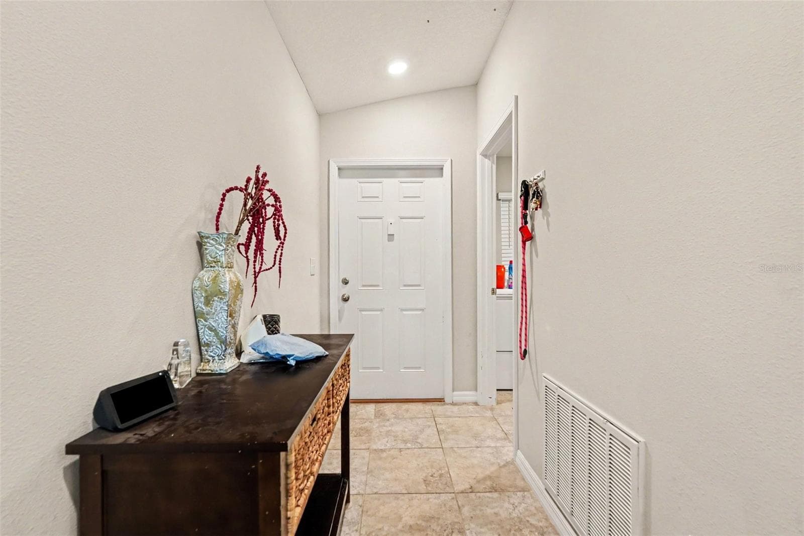 17054 Yellow Pine St photo 4