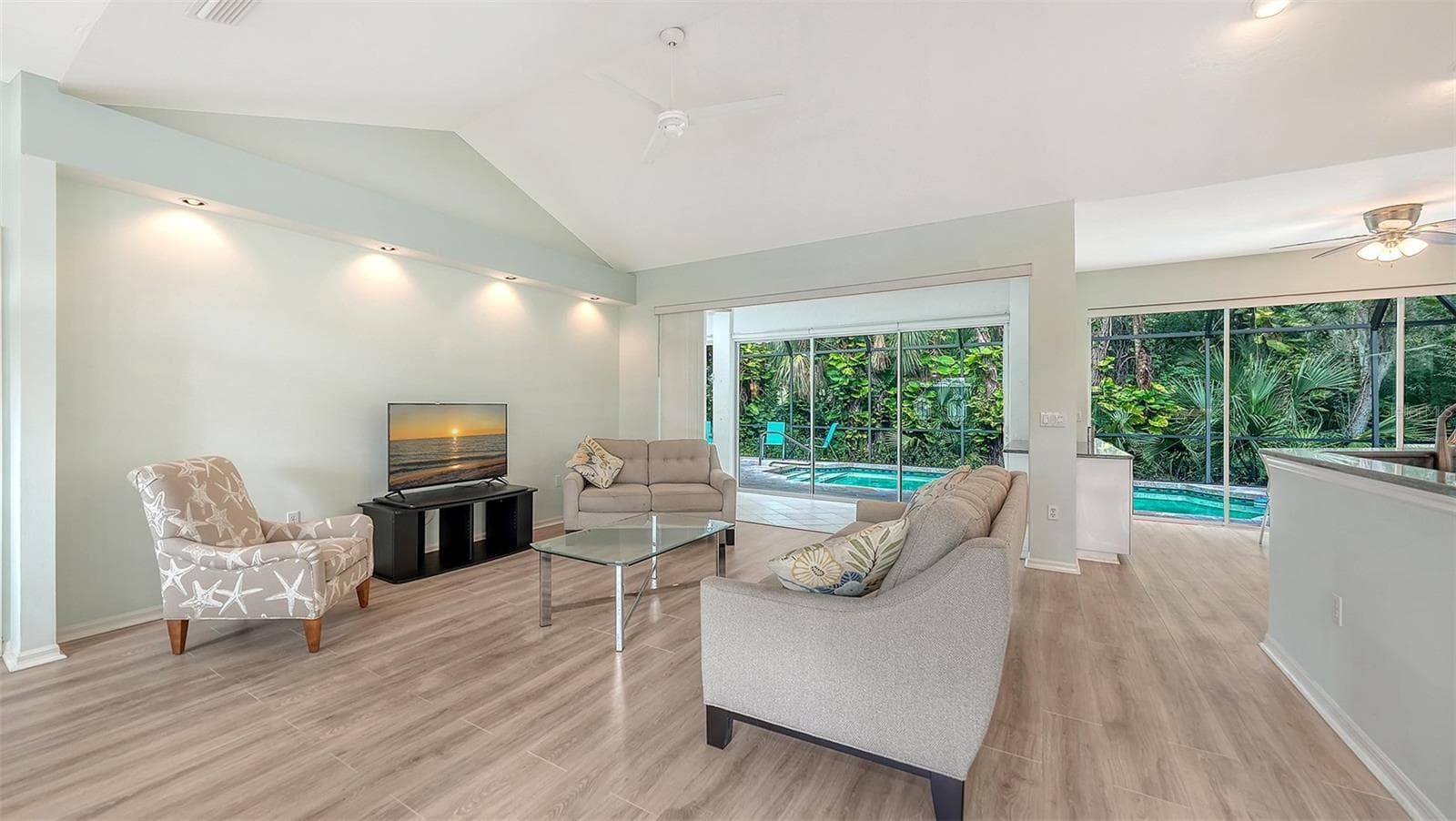 2929 Sandringham Pl photo 3