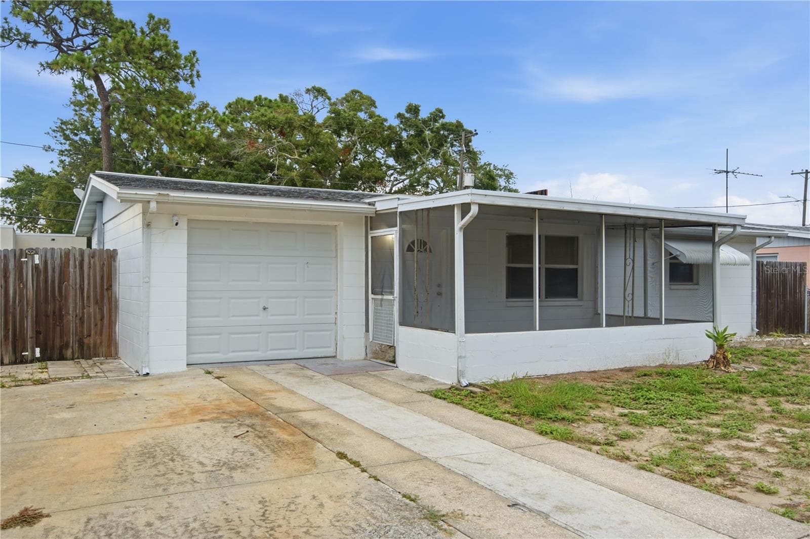 2122 Holiday Drive photo 3