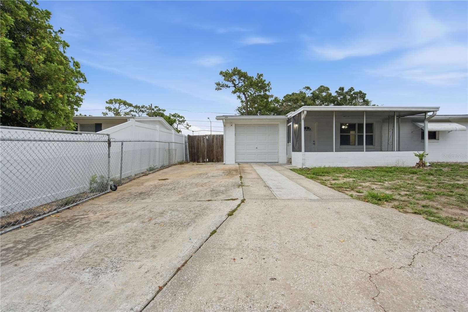 2122 Holiday Drive photo 4