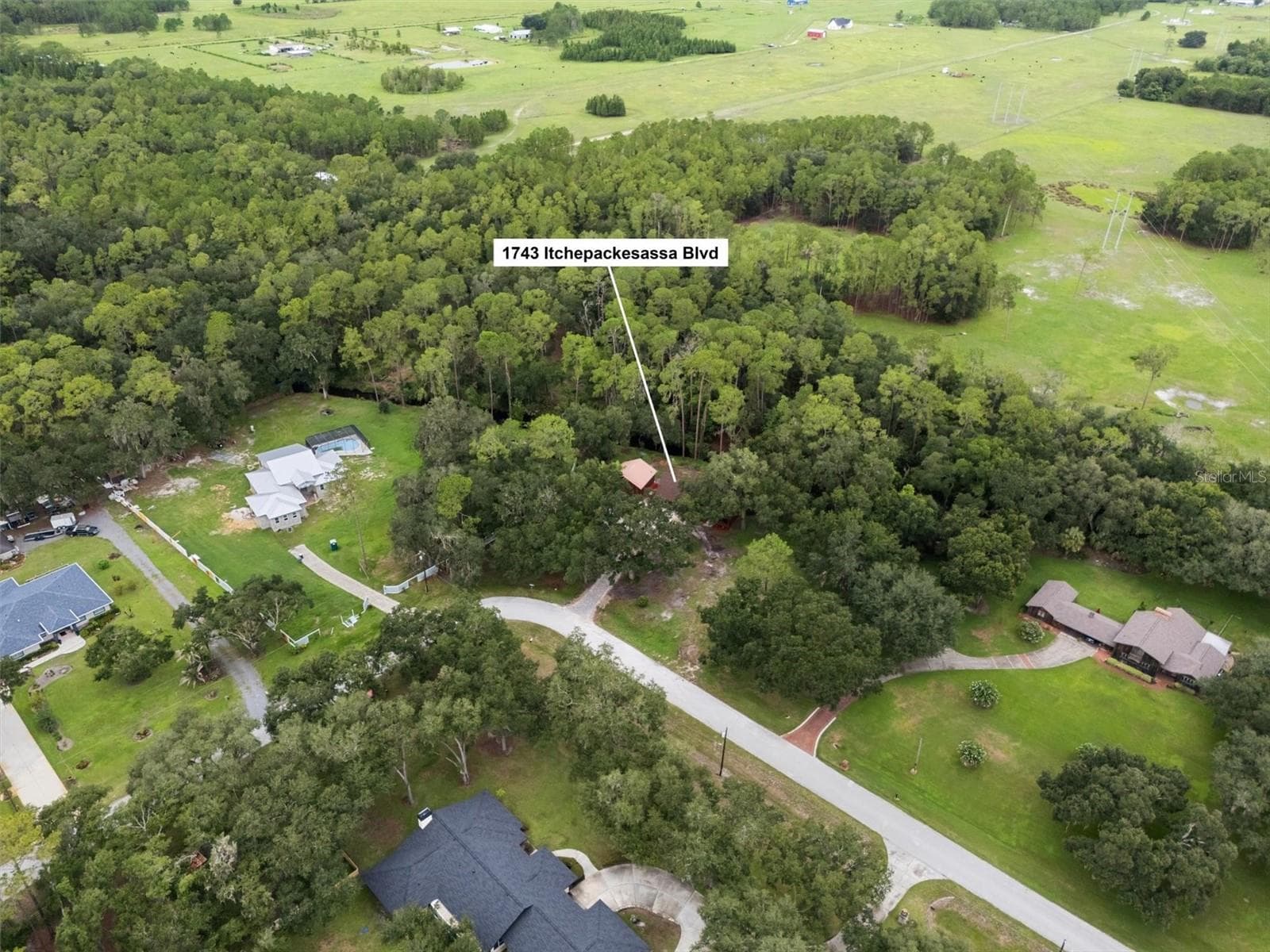 1743 Itchepackesassa Dr photo 4