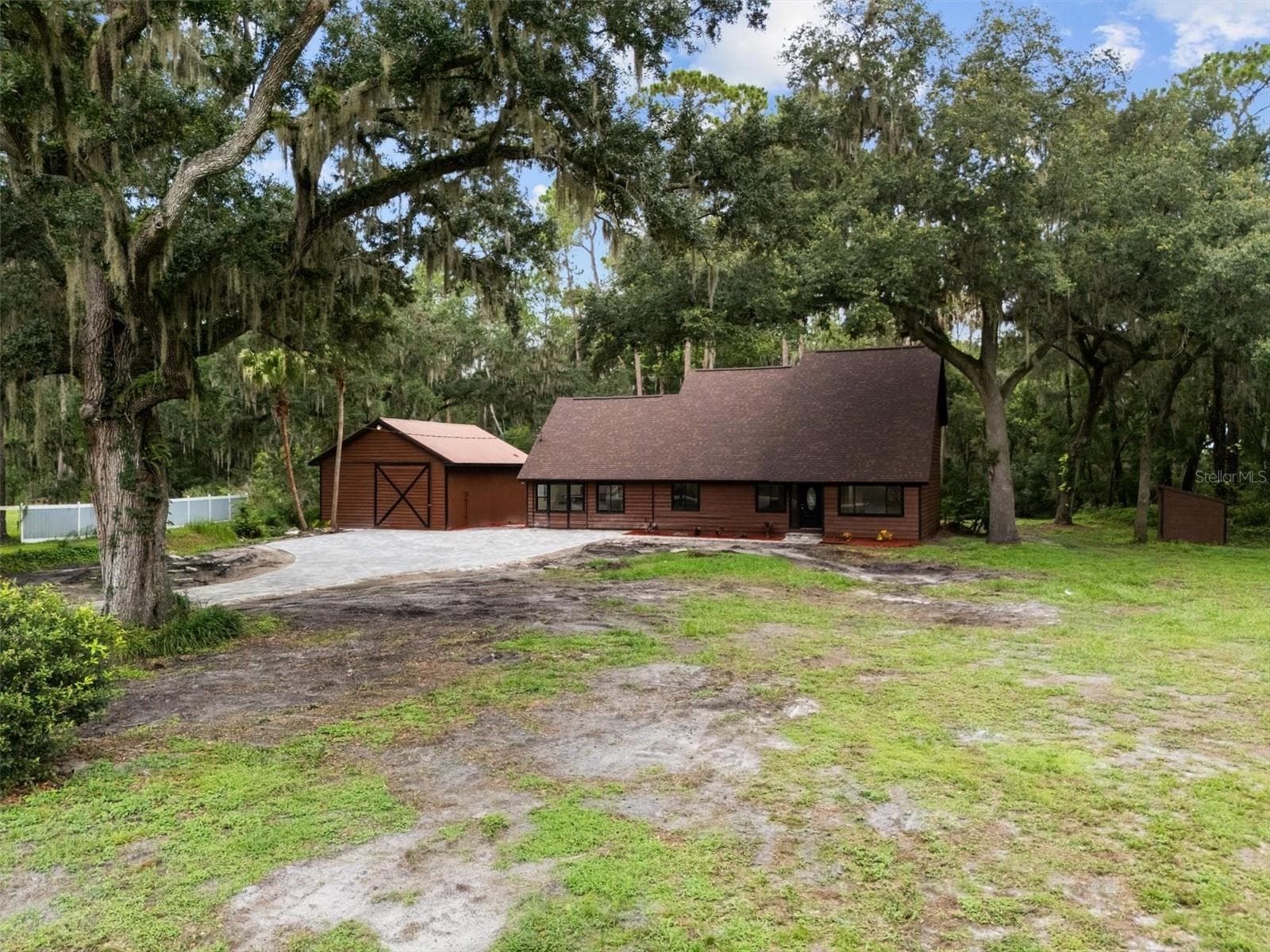 1743 Itchepackesassa Dr photo 5