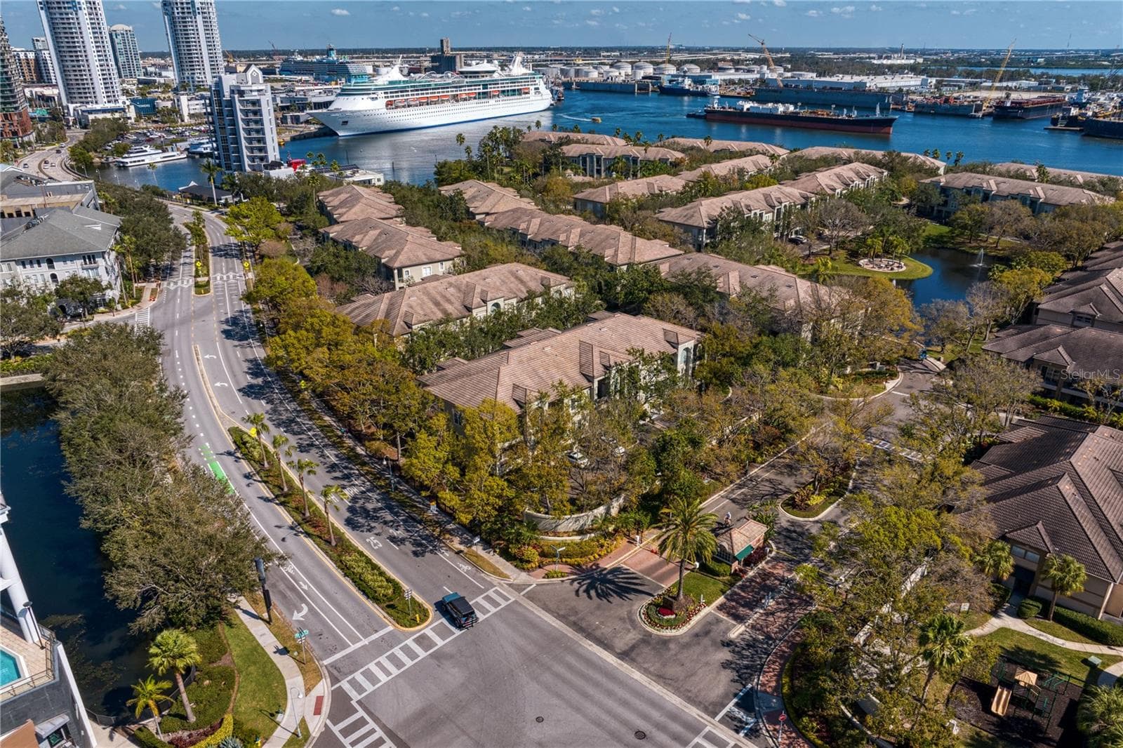 751 Coral Reef Dr photo 3