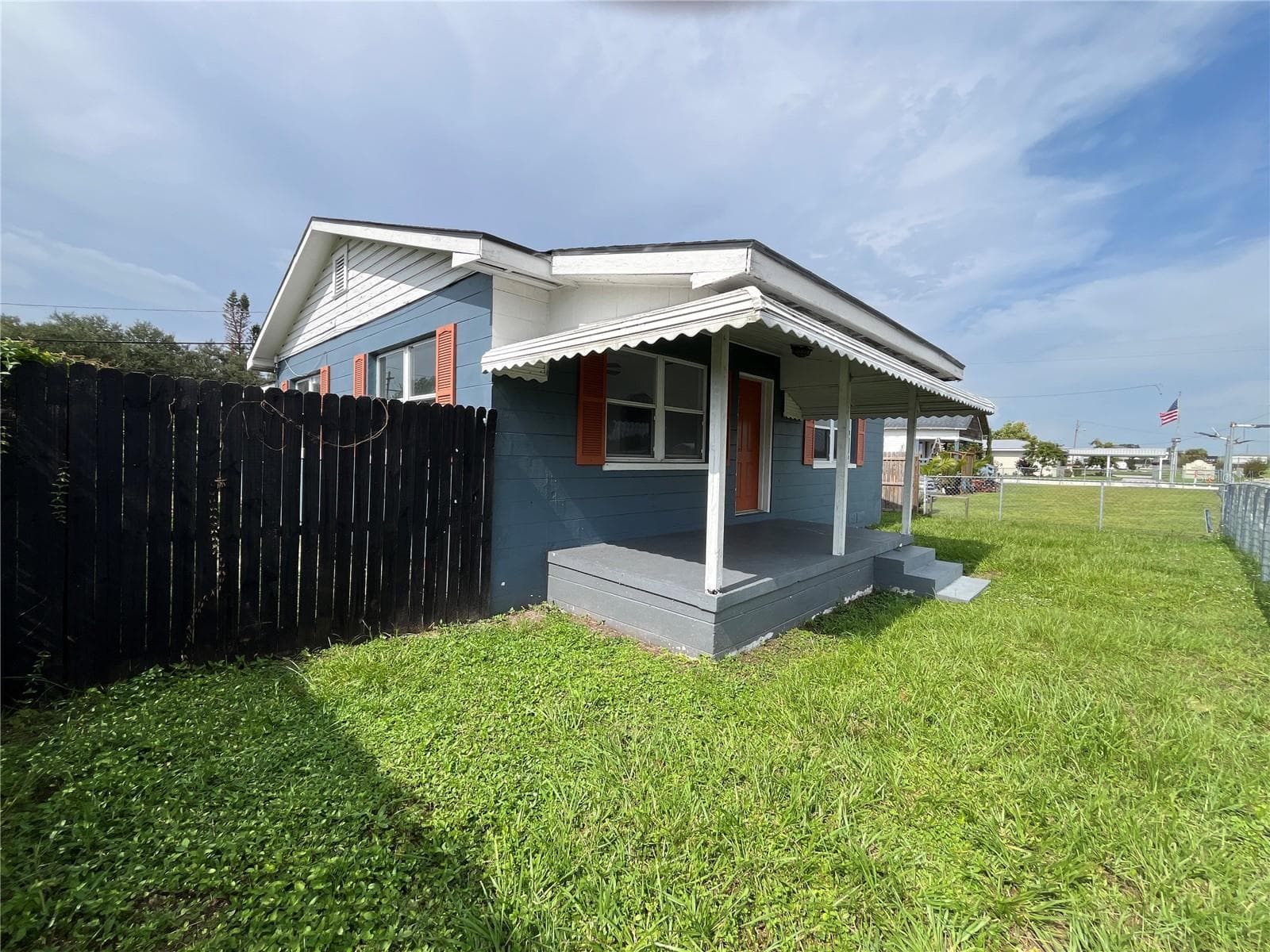 1206 E Canal St photo 3